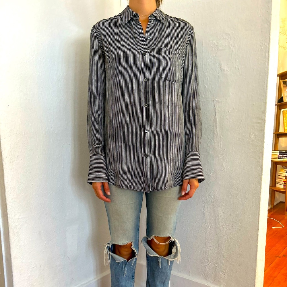 Theory size S button up silk shirt